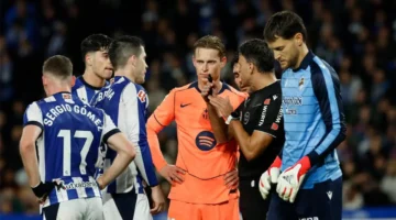 دي يونج يهاجم حكم برشلونة-سوسيداد: استعلاء وإهمال القائد